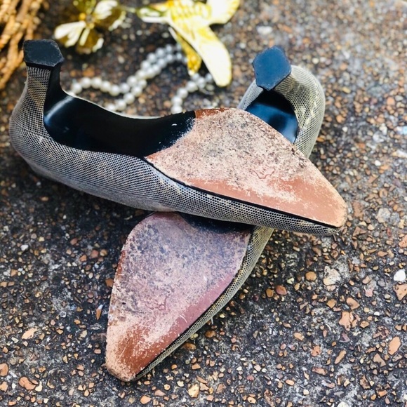 STUART WEITZMAN | 8.5 B | Gold Silver Cream Snake Low Pumps Kitten Heels Almond - Picture 8 of 16